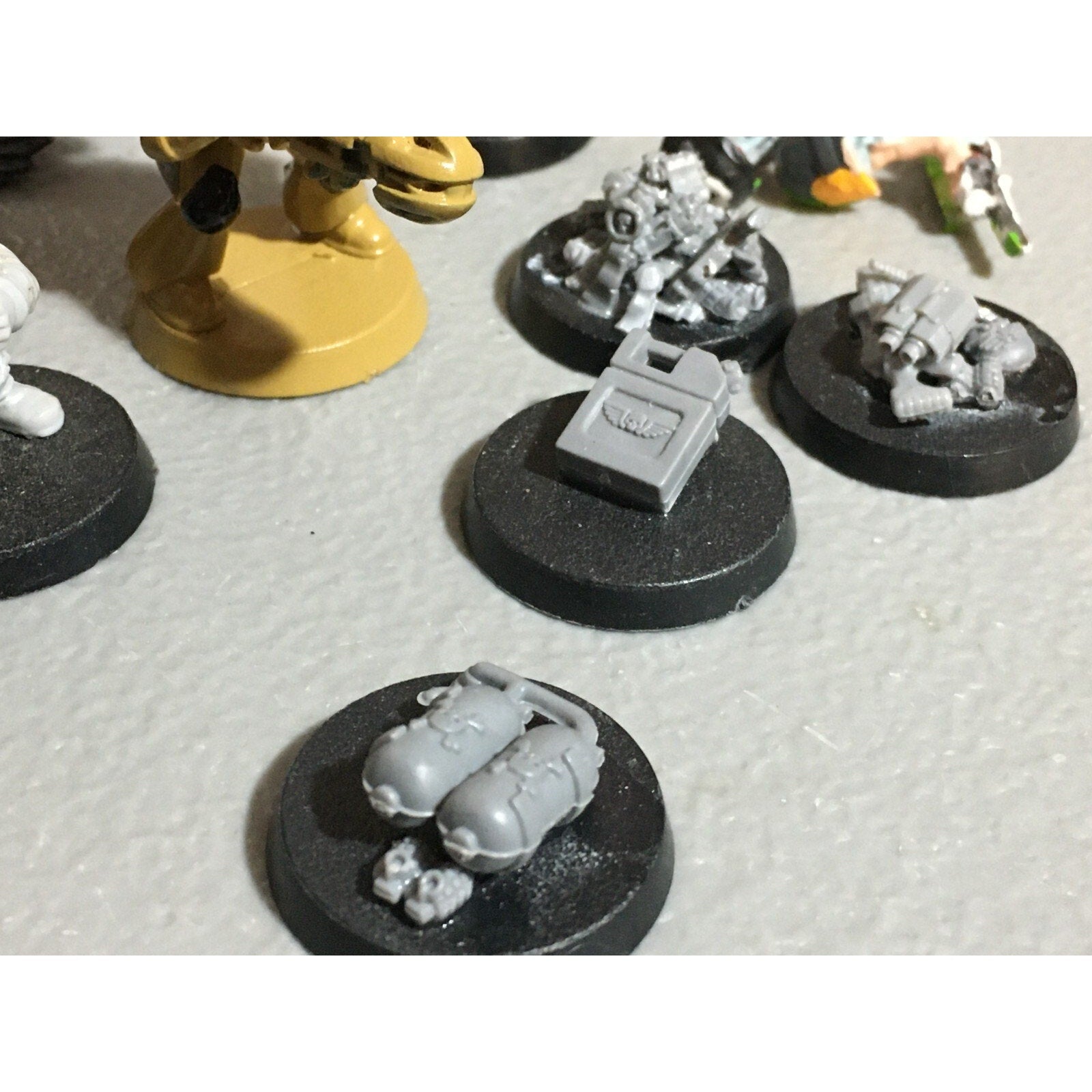 A20154 WARHAMMER 40K INCOMPLETE LOT SPACE MARINES IMPERIAL ASTRA SQUAT BITS