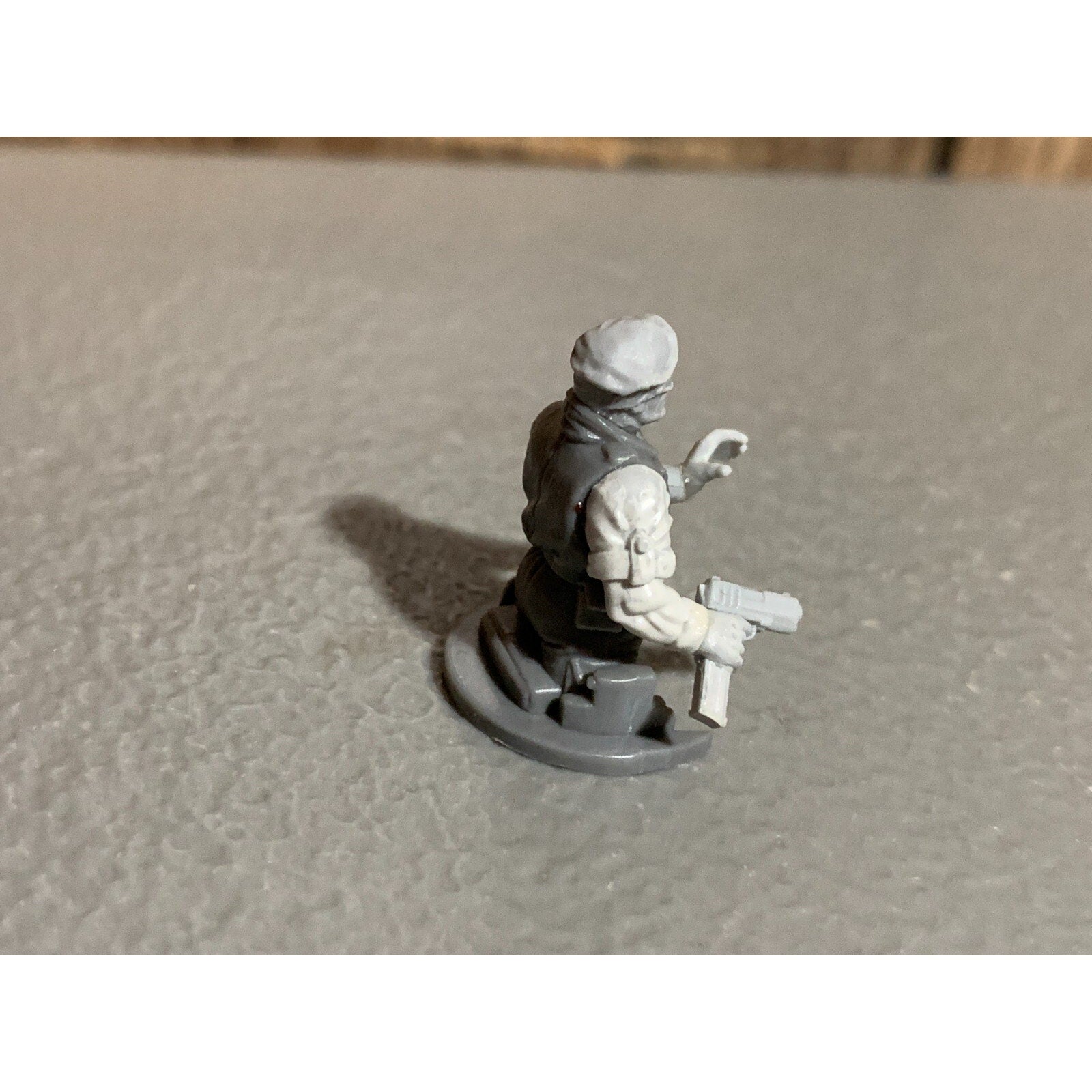 A16996 WARHAMMER 40K ASTRA MILITARUM IMPERIAL CUSTOM TANK SERGEANT / COMMANDER