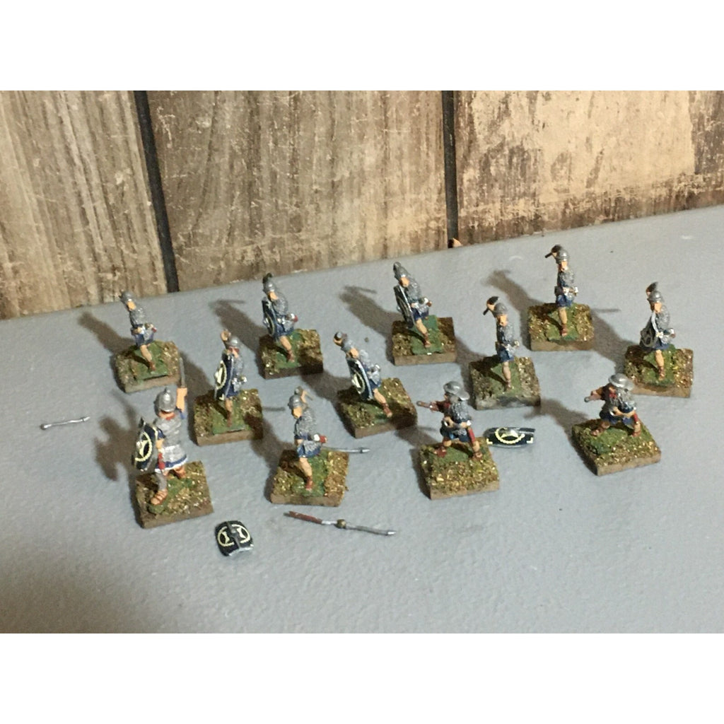 A23531 UNKNOWN METAL MINIATURES SOLDIERS WARRIORS ROMAN MISS 2 SPEARS