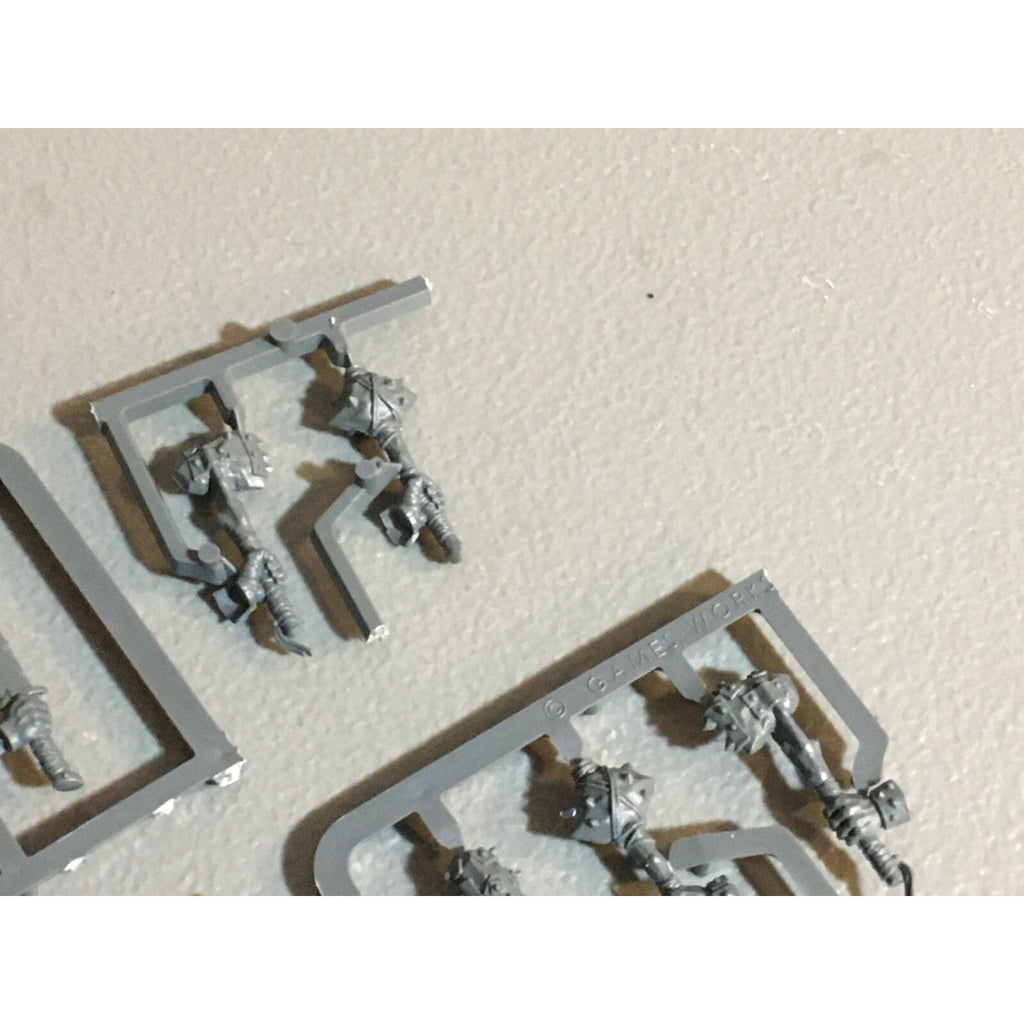 A23588 WARHAMMER AOS FANTASY OGRE KINGDOMS MAWTRIBES BITS ON SPRUE LOT HANDS GW