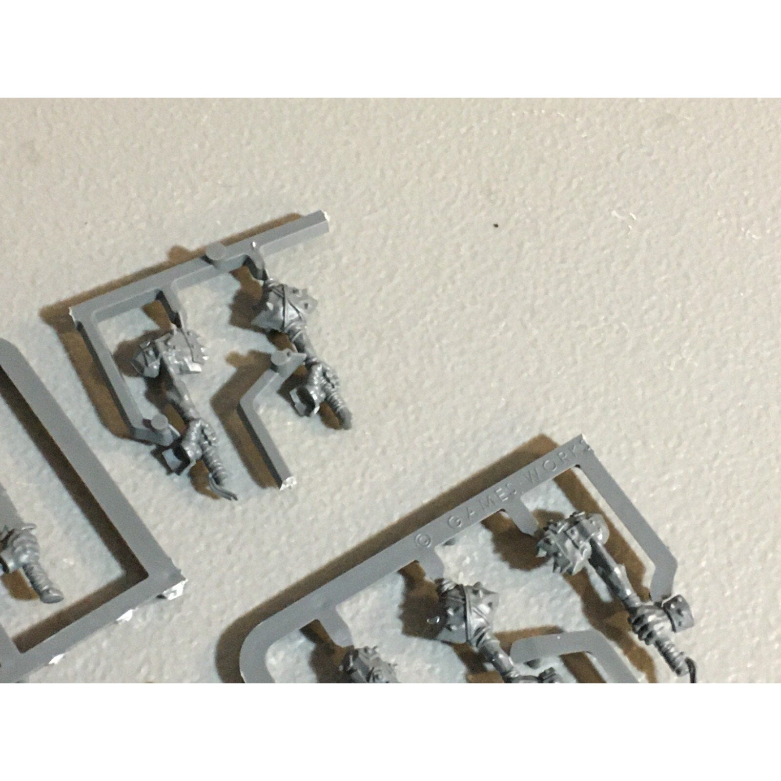 A23588 WARHAMMER AOS FANTASY OGRE KINGDOMS MAWTRIBES BITS ON SPRUE LOT HANDS GW