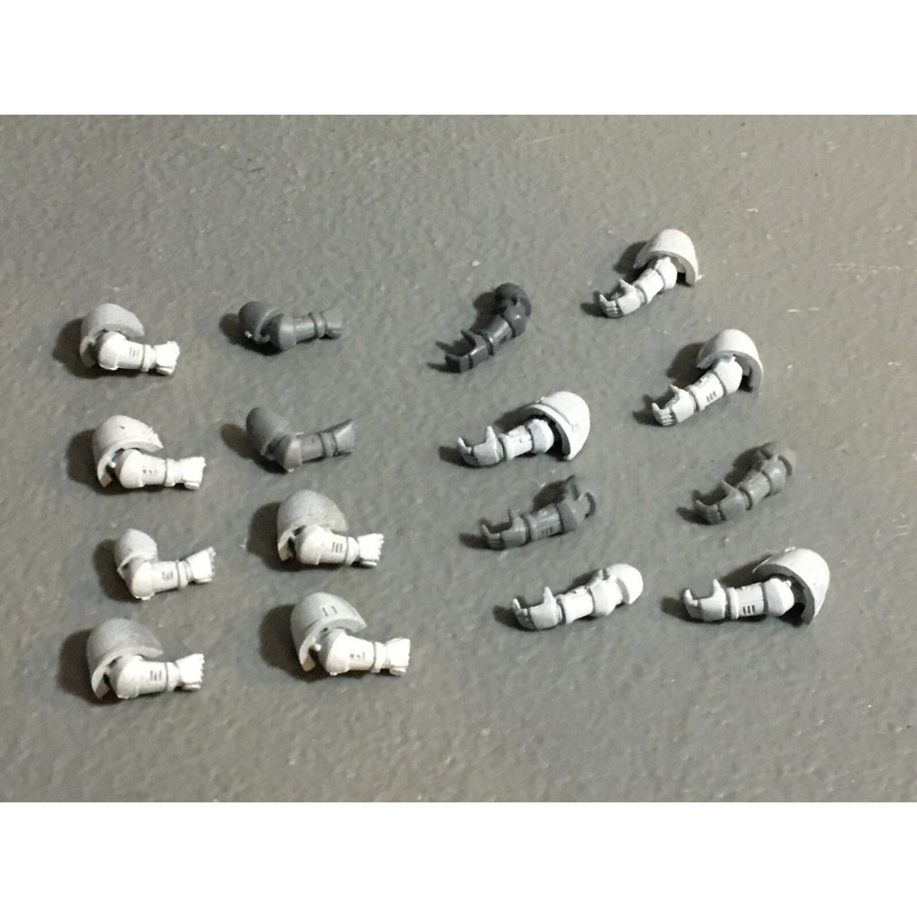 A22956 WARHAMMER 40K SPACE MARINES BITS LOT ARMS GAMES WORKSHOP GW