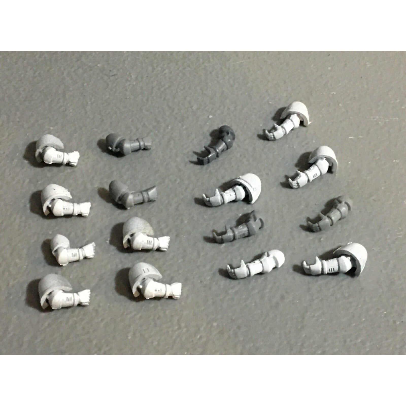 A22956 WARHAMMER 40K SPACE MARINES BITS LOT ARMS GAMES WORKSHOP GW