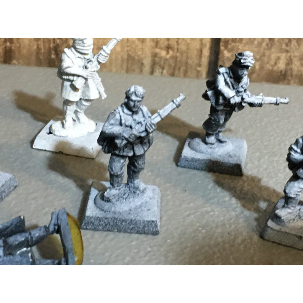 A30869 UNKNOWN METAL MINIATURES SOLDIERS INFANTRY WWII? WWI? TABLE TOP WAR GAMES