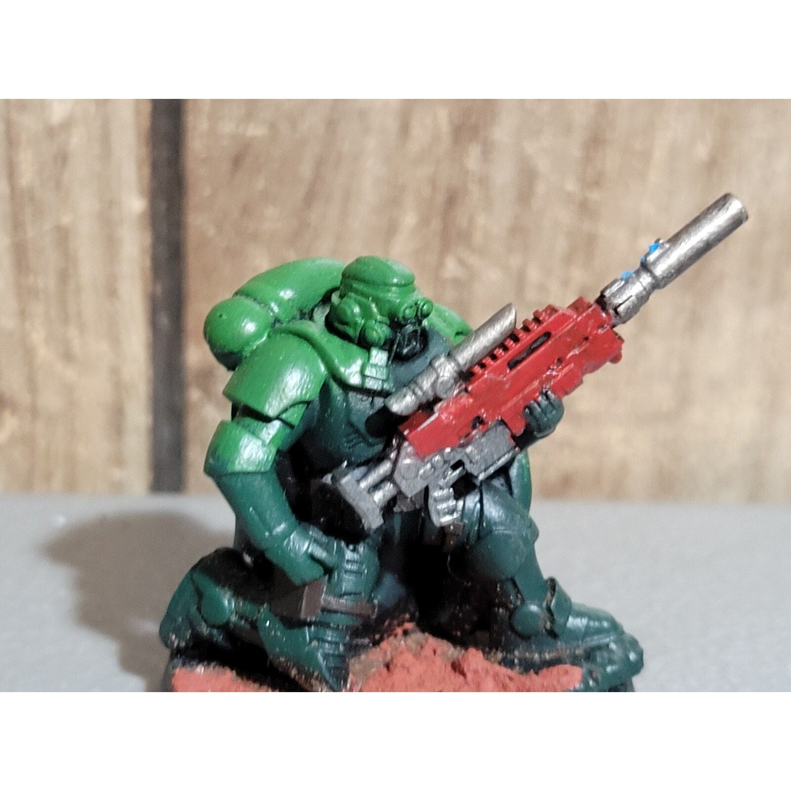 A18335 WARHAMMER 40K SPACE MARINES PRIMED DARK ANGELS ELIMINATORS MAG BASE