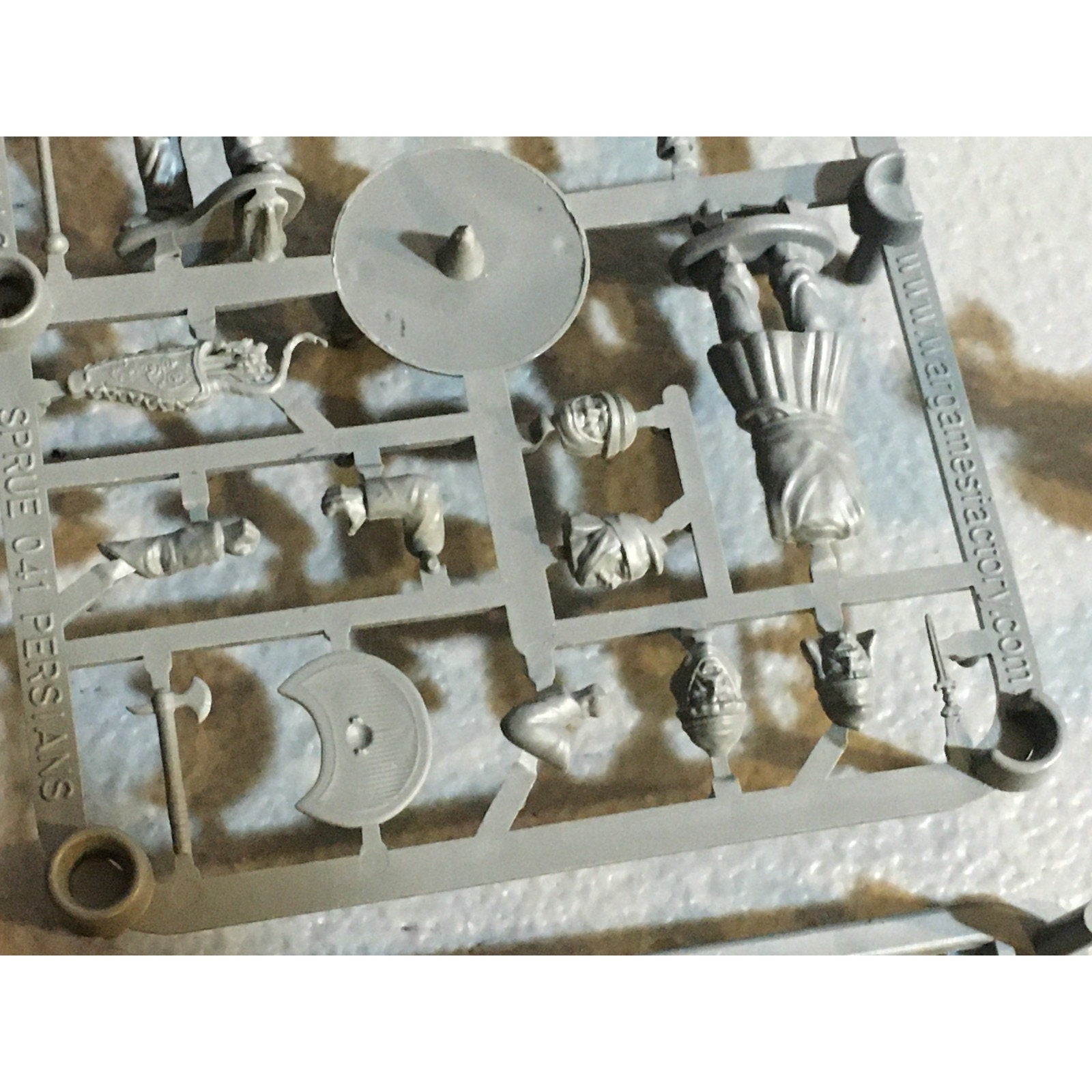 A32552 UNKNOWN MINIATURES PLASTIC WARRIOR SOLDIER BARBARIAN