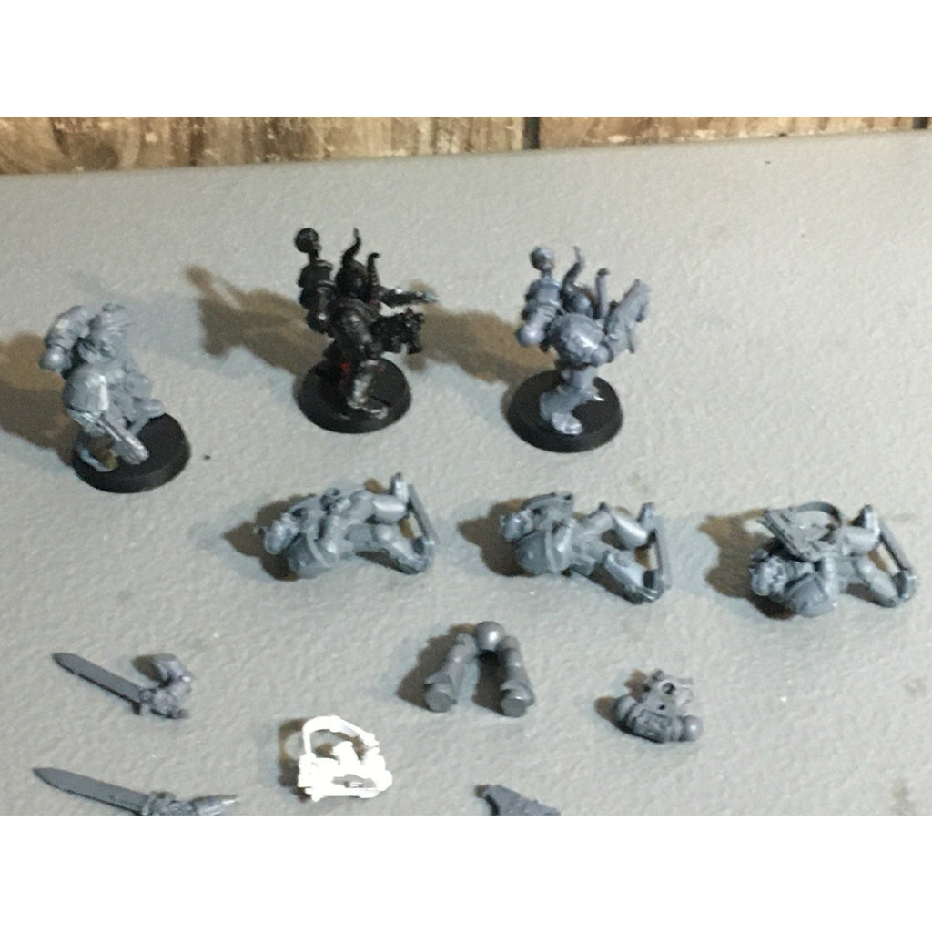 A31130 WARHAMMER 40K SPACE MARINES MIXED LOT INCOMPLETE & BITS + CHAOS