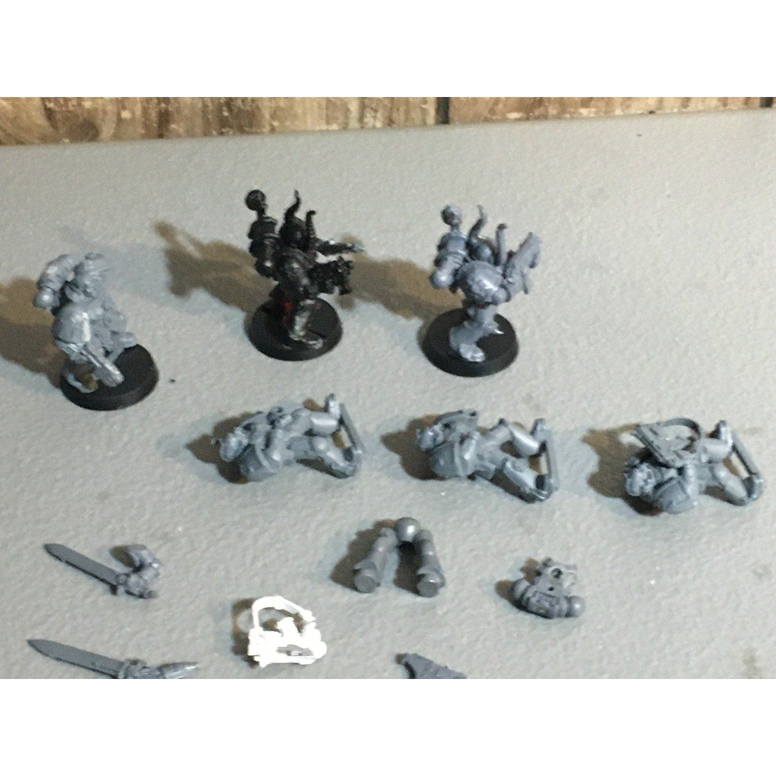A31130 WARHAMMER 40K SPACE MARINES MIXED LOT INCOMPLETE & BITS + CHAOS