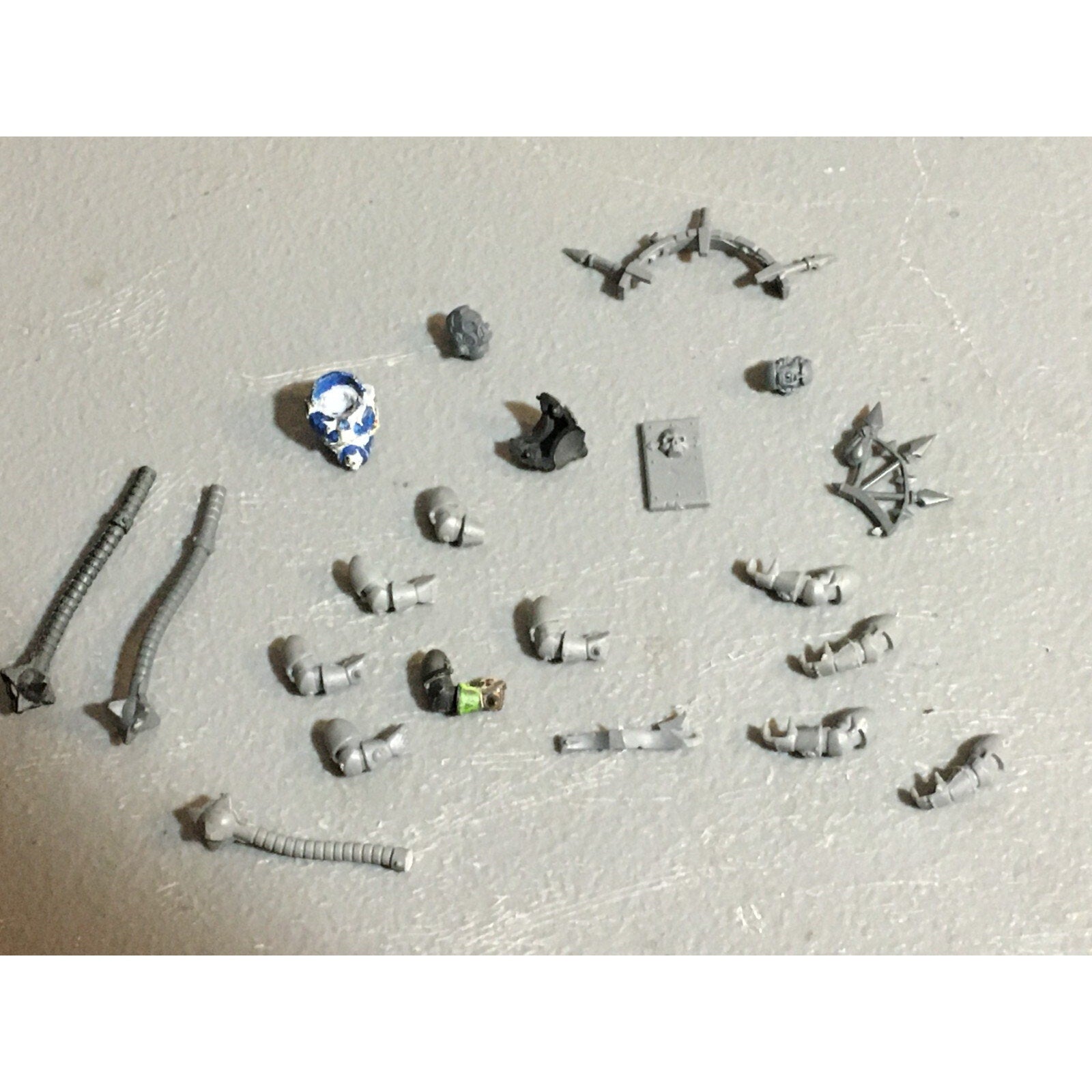A23465 WARHAMMER 40K CHAOS SPACE MARINES BITS LOT MIXED VEHICLE ARMS GW