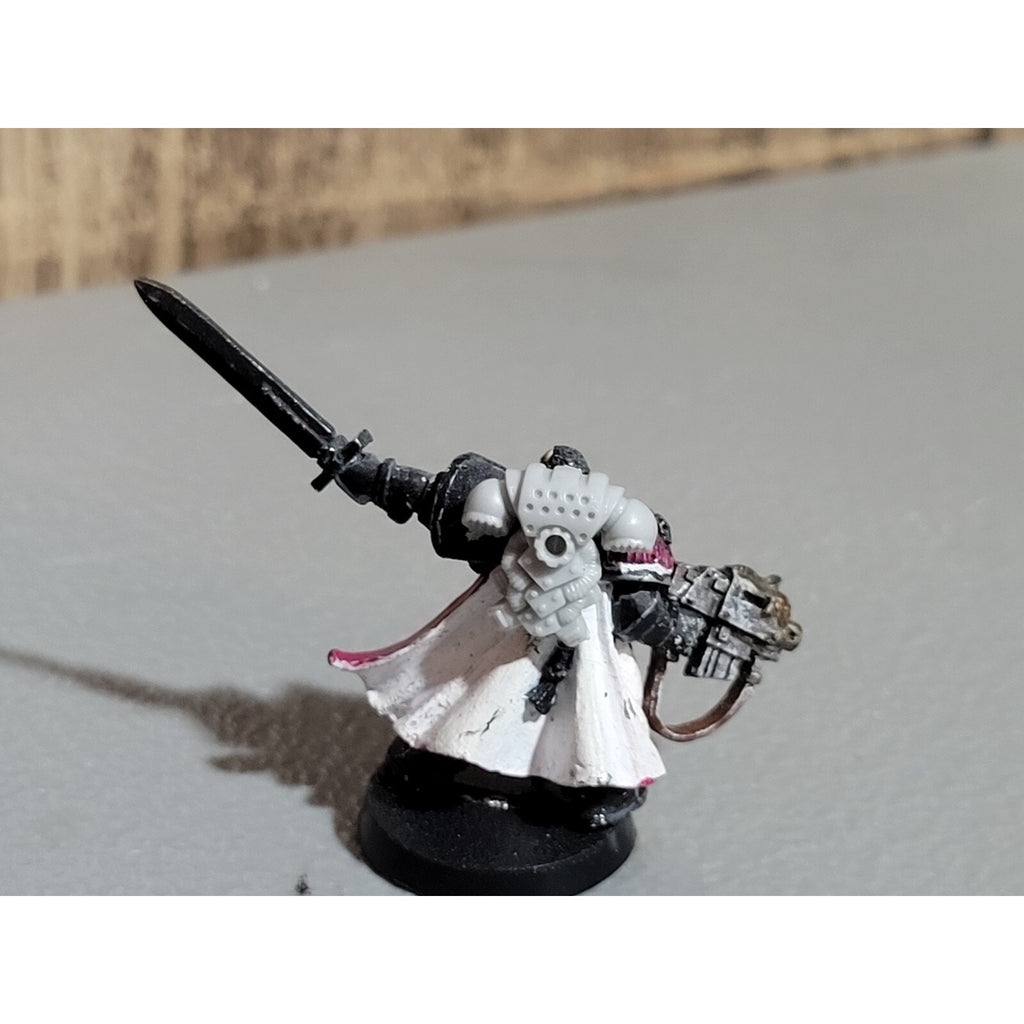 A19041 WARHAMMER 40K SPACE MARINES METAL CAPTAIN POWER SWORD STORM BOLTER
