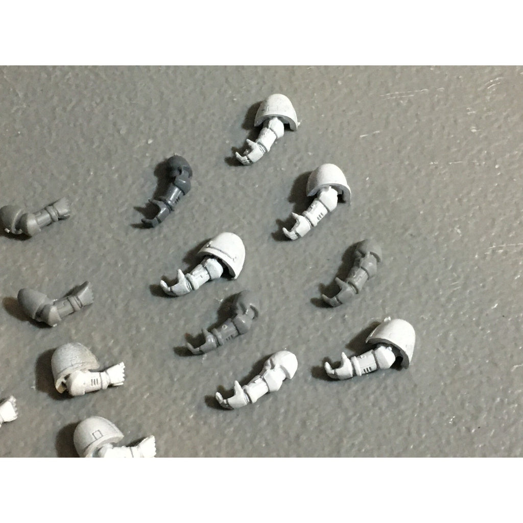 A22956 WARHAMMER 40K SPACE MARINES BITS LOT ARMS GAMES WORKSHOP GW
