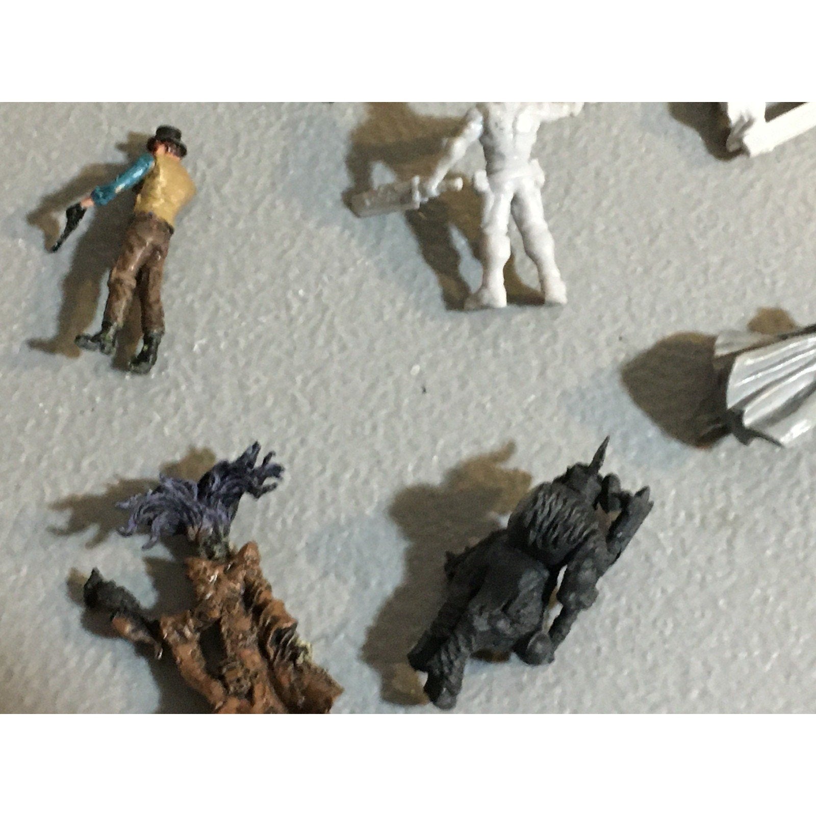 A32533 UNKNOWN MINIATURES PLASTIC INCOMPLETE WARRIOR SOLDIER