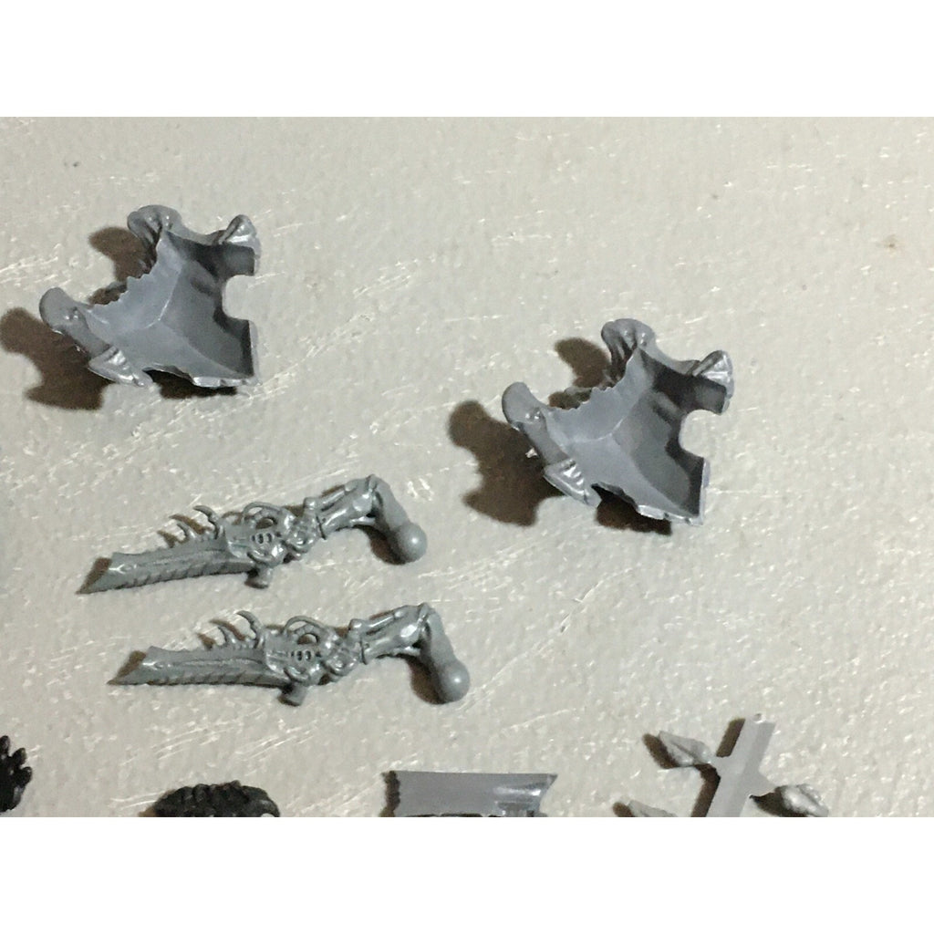 A22320 WARHAMMER 40K TYRANIDS BITS LOT MIXED GAMES WORKSHOP GW