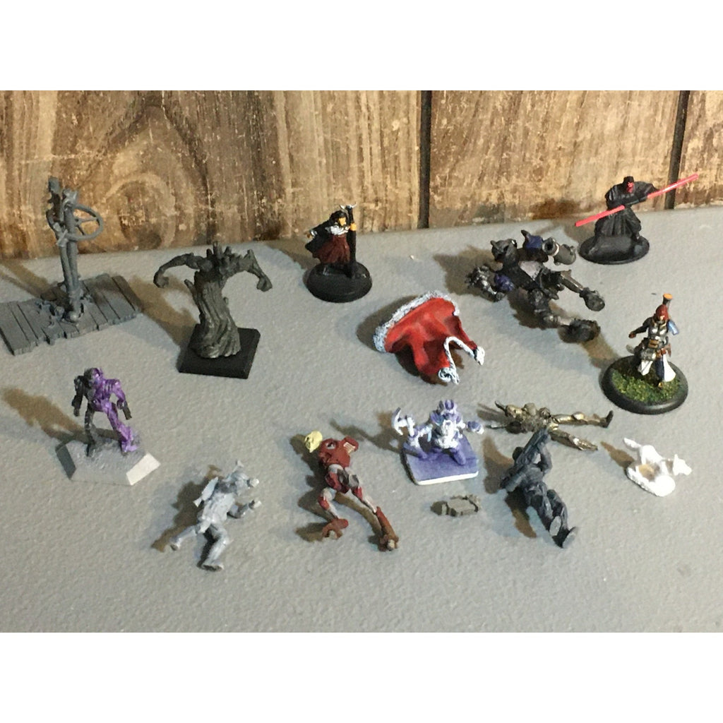 A32584 UNKNOWN PLASTIC MINIATURES BITS & INCOMPLETE LOT ROBOT DWARF SOLDIER