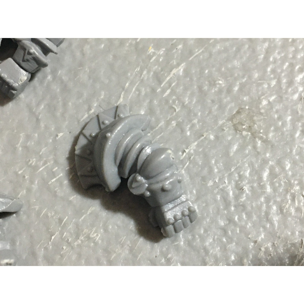 A22717 WARHAMMER FANTASY CHAOS MORTALS WARRIORS BITS LOT OOP SHIELD ARMS GW