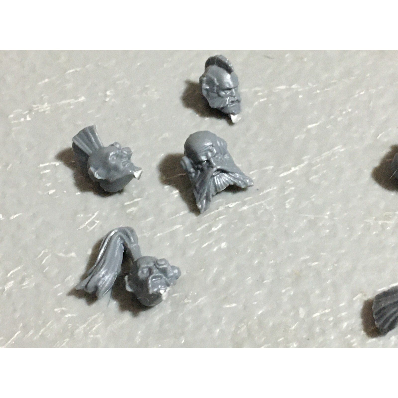 A22554 WARHAMMER 40K SPACE MARINES WOLVES BITS LOT HEADS SCOUT BROTHER GW