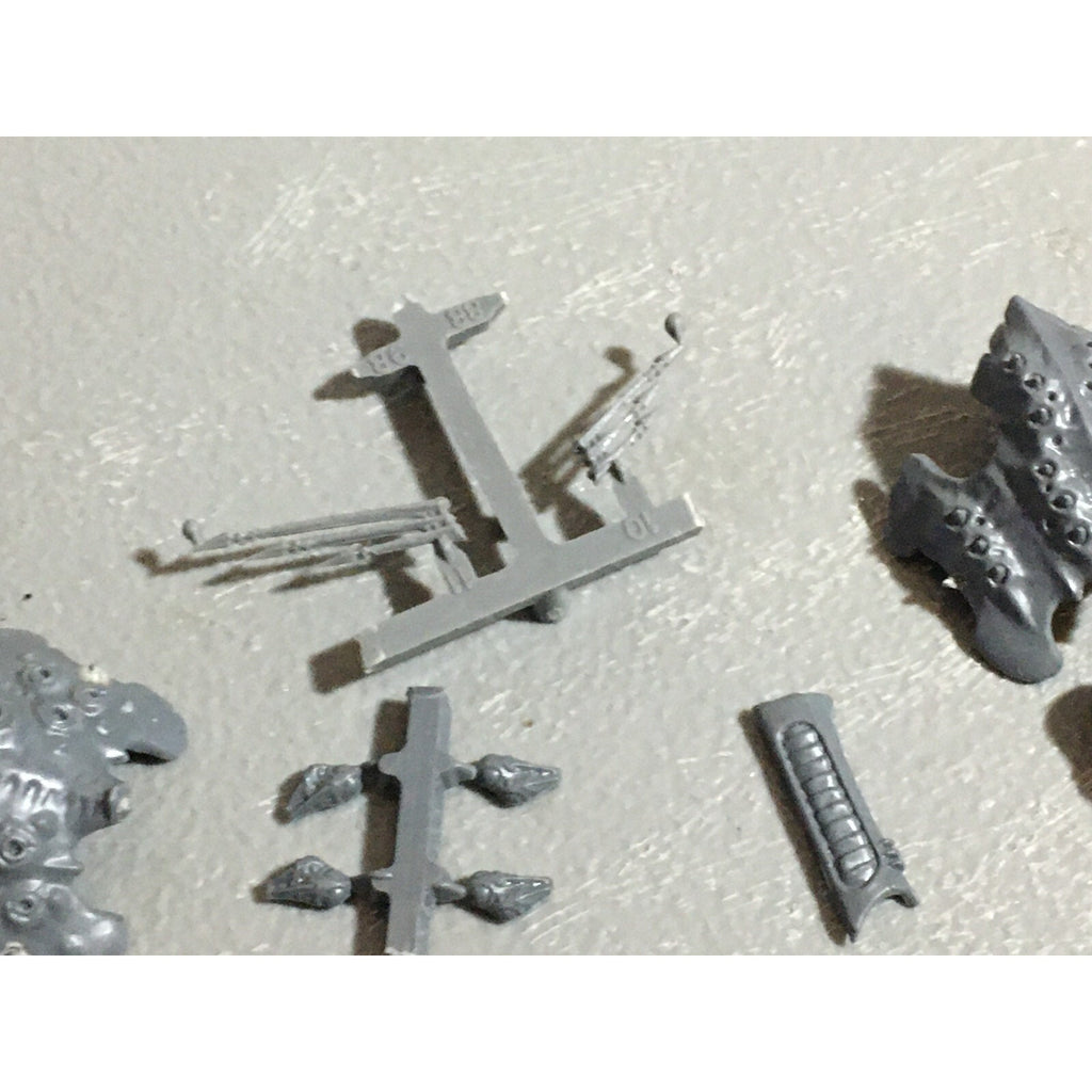 A22321 WARHAMMER 40K TYRANIDS BITS LOT MIXED GAMES WORKSHOP GW