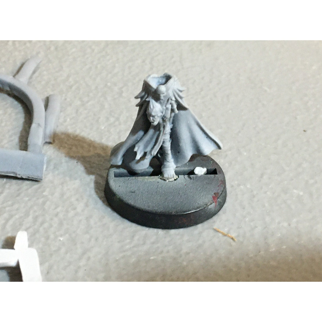 A32521 RAGING HEROES BITS LOT LEGS TORSO GUN ARM ELVES WAR GAMES MINIATURES