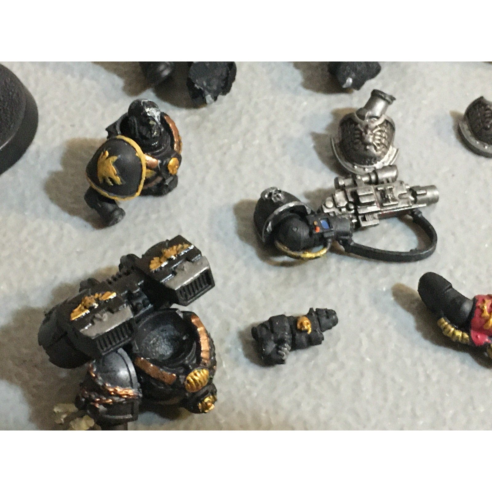 A33581 WARHAMMER 40K SPACE MARINES BITS LOT JUMP LEGS CHEST ARMS GW