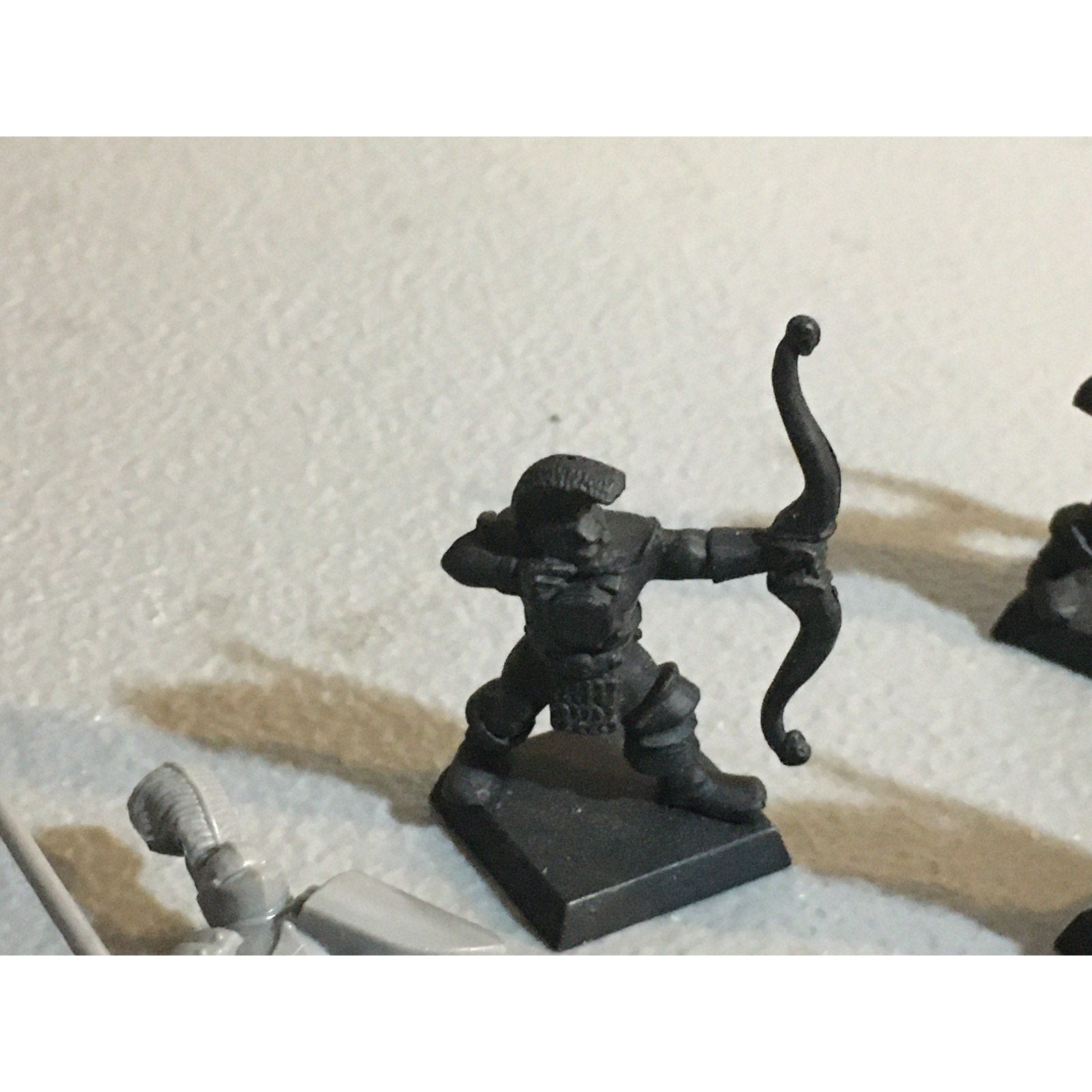 A31465 MILTON BRADLEY BATTLE MASTERS WARHAMMER CHAOS THUG ARCHER & INCOMPLETE