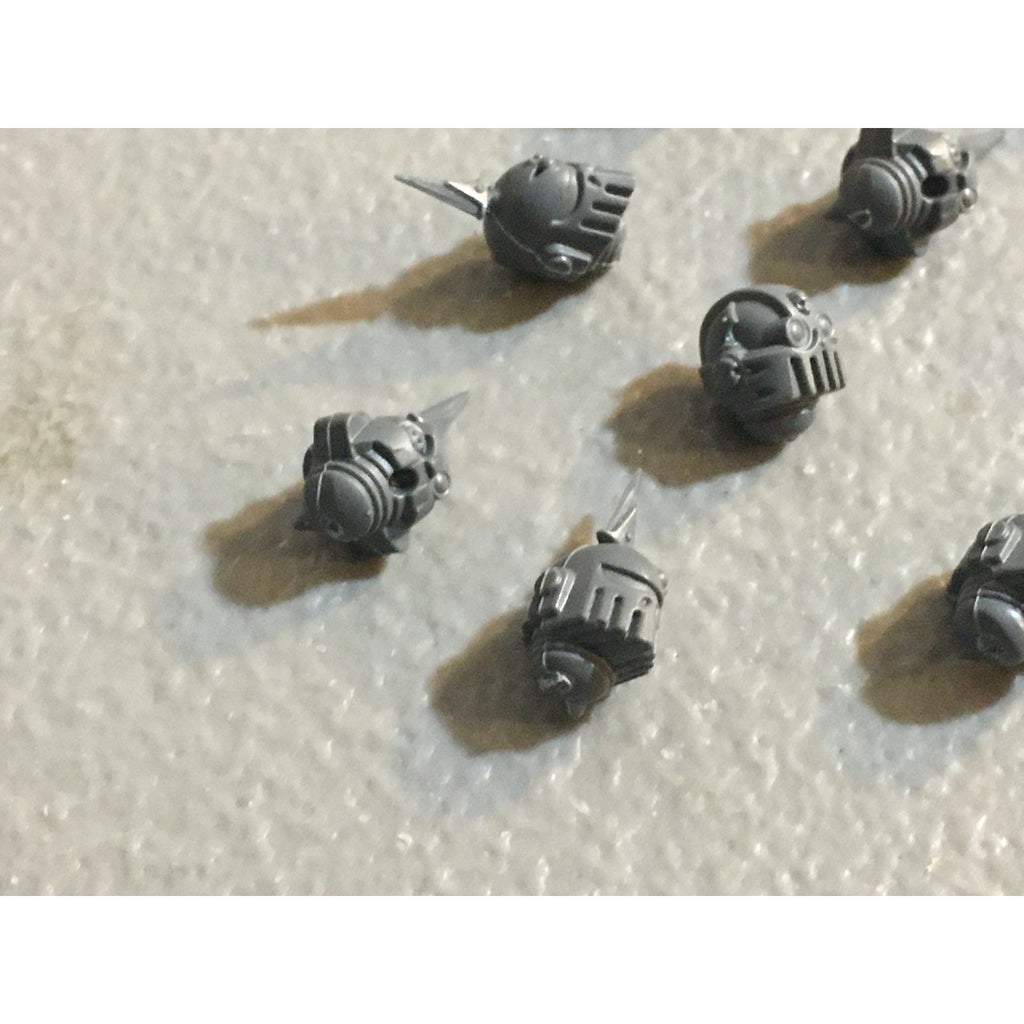 A31438 WARHAMMER 40K DEATH GUARD BITS LOT HEAD MUTATED SPIKE GW CHAOS MARINES