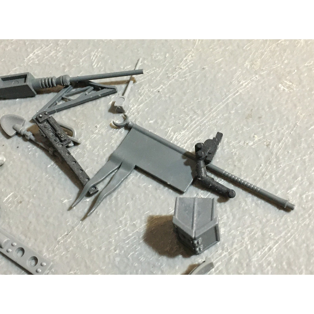 A23485 WARHAMMER 40K BITS LOT MIXED VEHICLE TANK WEAPON GAMES WORKSHOP GW