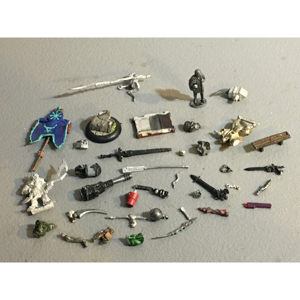 A32591 UNKNOWN MINIATURES METAL BITS LOT SWORD WEAPONS BANNER BENCH