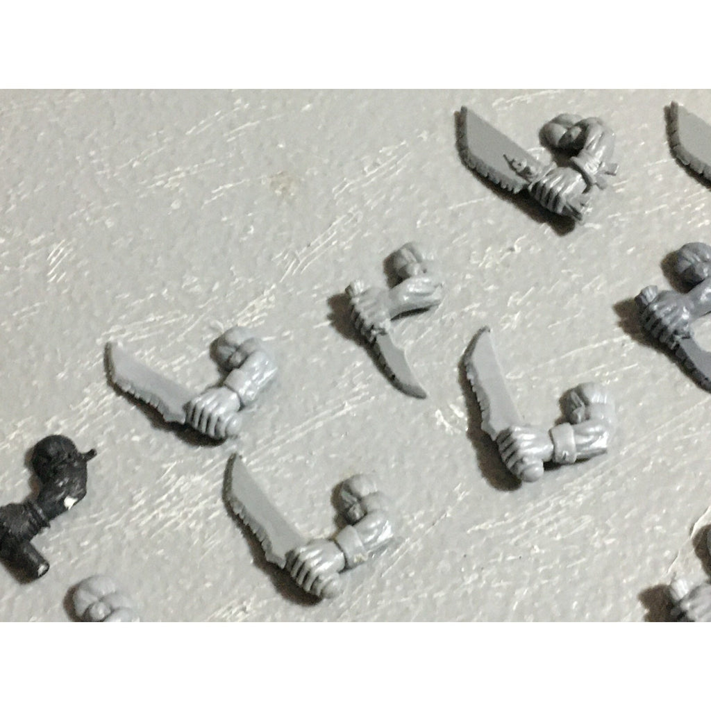 A22612 WARHAMMER FANTASY ORCS & GOBLINS BITS LOT ORC BOYZ HAND WEAPONS & SPEARS