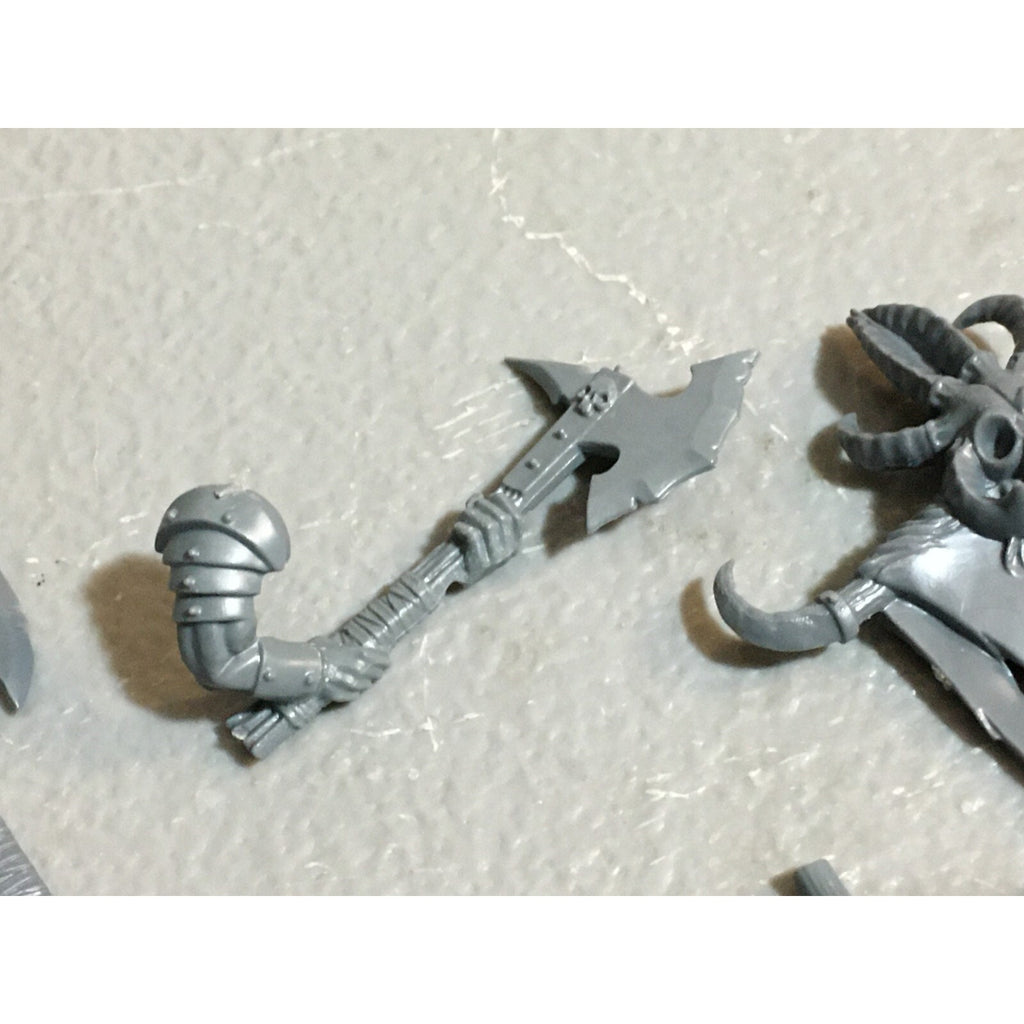 A23232 WARHAMMER FANTASY CHAOS BEASTMEN BITS LOT BESTIGORS GAMES WORKSHOP GW