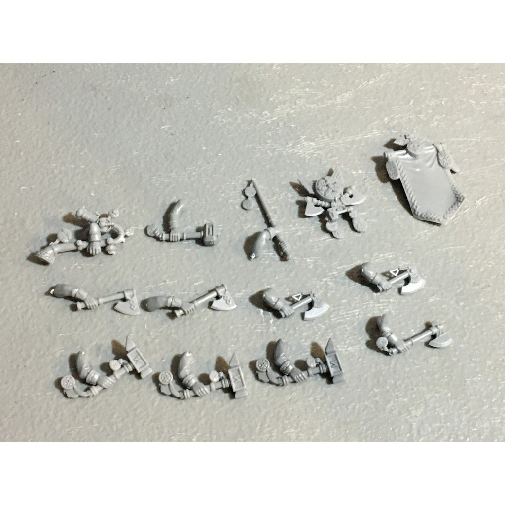 A23400 WARHAMMER FANTASY DWARFS BITS LOT WARRIORS ARMS BANNER GAMES WORKSHOP GW