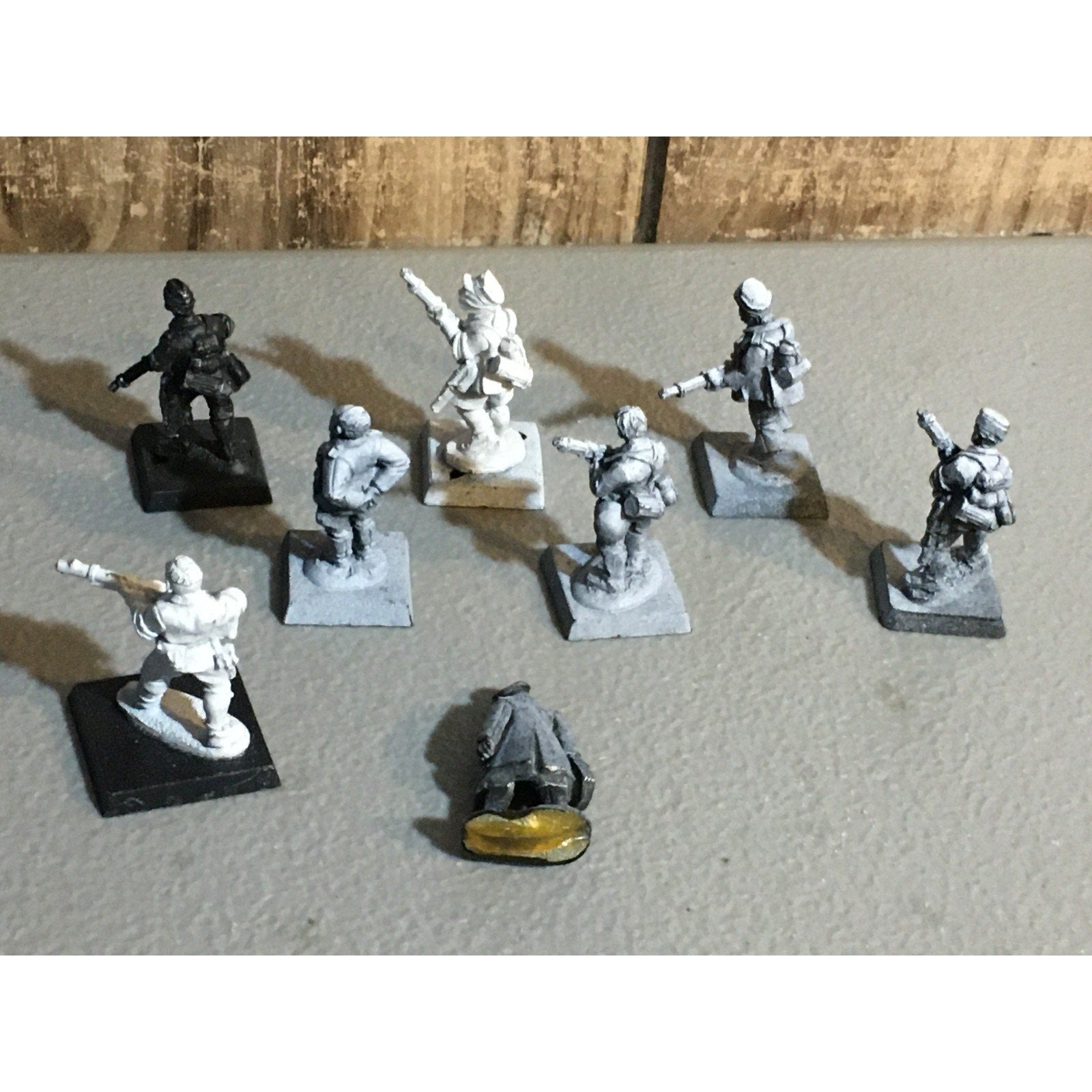 A30869 UNKNOWN METAL MINIATURES SOLDIERS INFANTRY WWII? WWI? TABLE TOP WAR GAMES