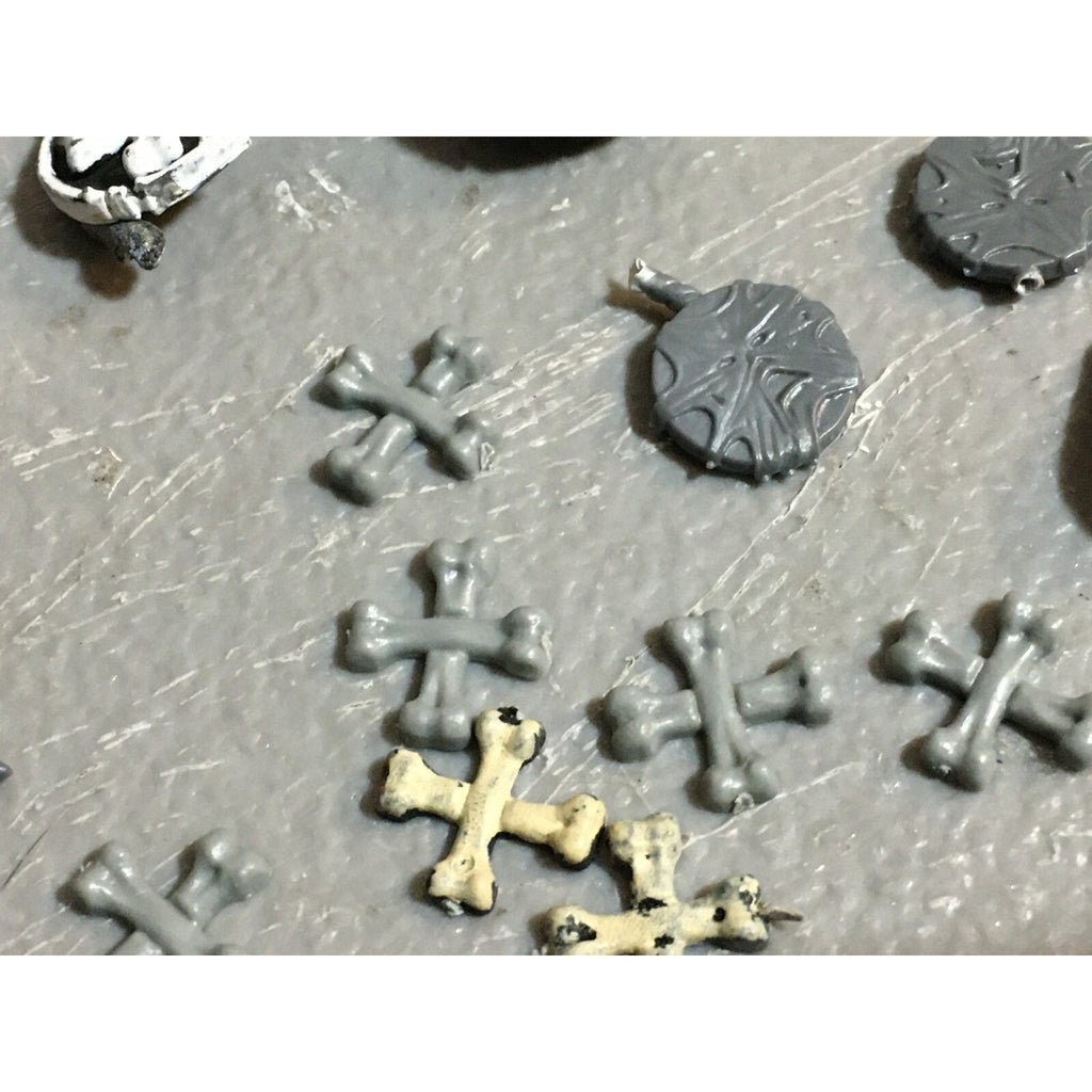 A23459 WARHAMMER FANTASY VAMPIRE COUNTS UNDEAD BITS LOT SHIELDS & ICONS GW