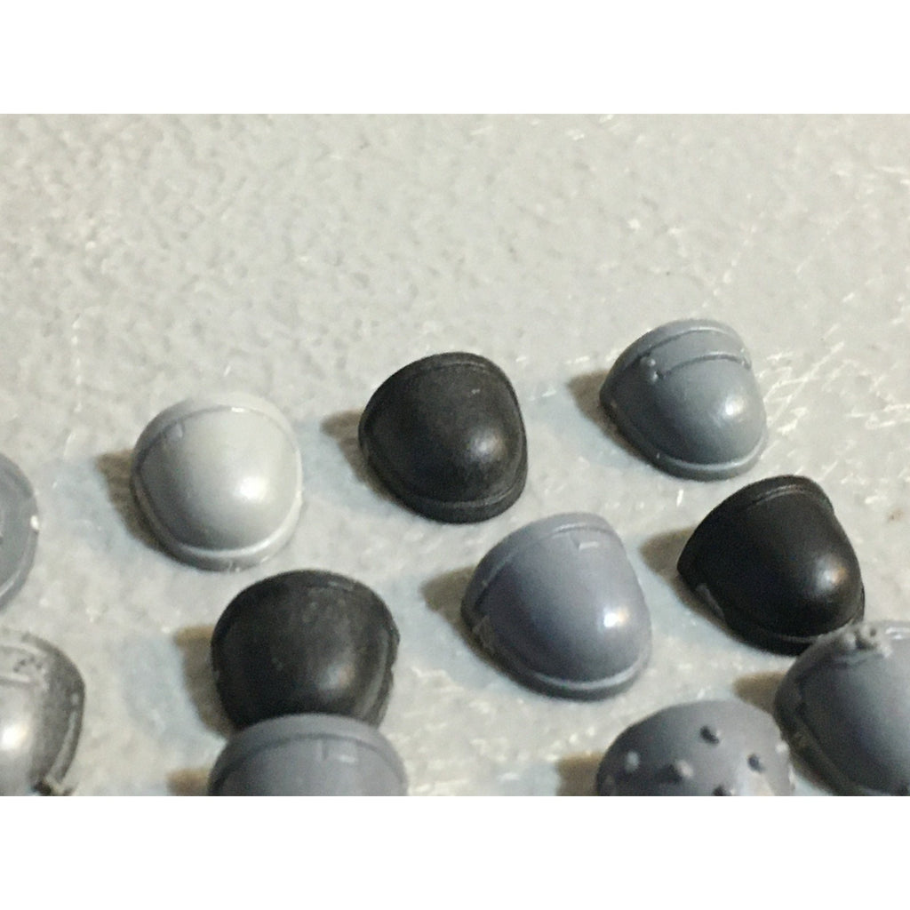 A32193 WARHAMMER 40K SPACE MARINES BITS LOT SHOULDER PADS GW