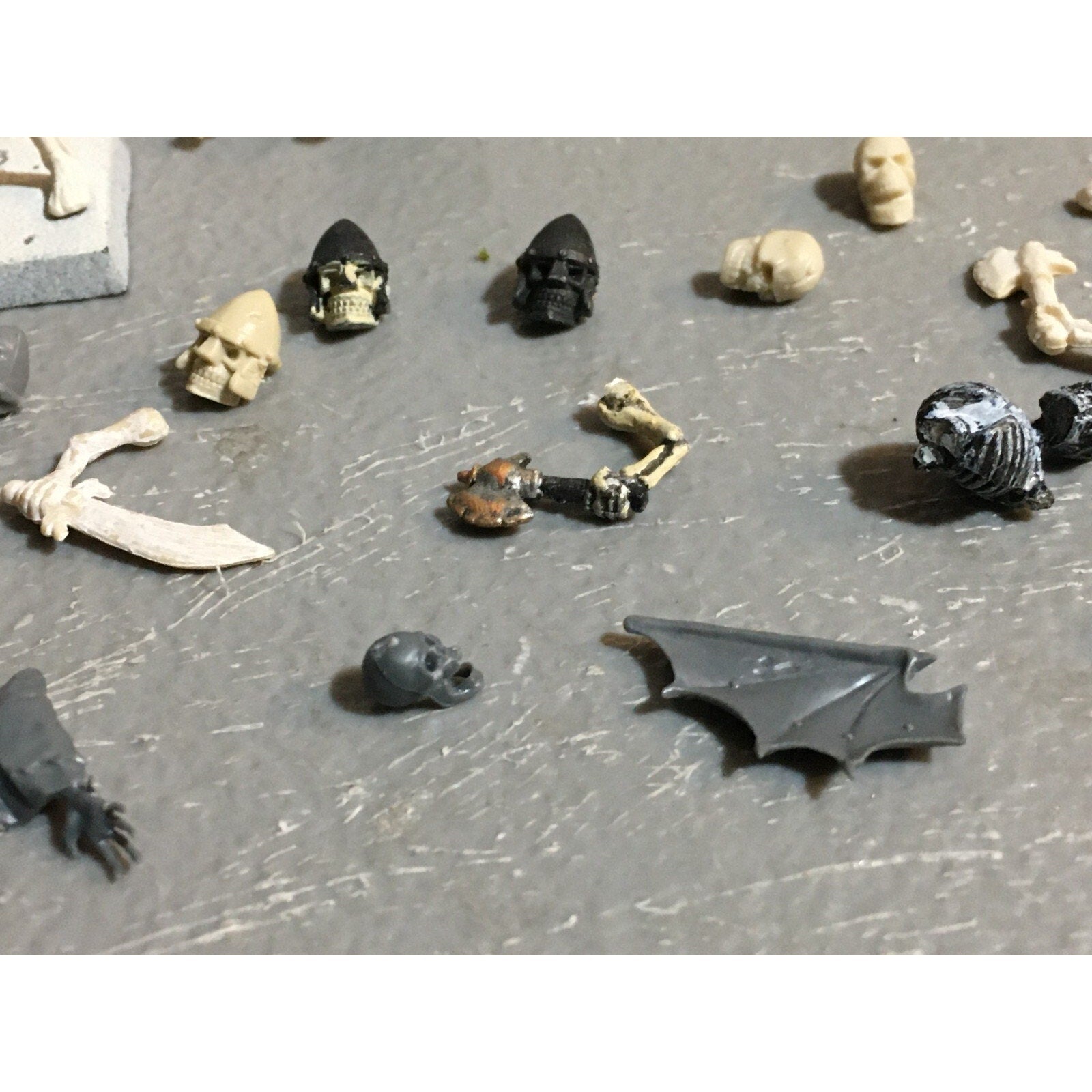 A23461 WARHAMMER FANTASY VAMPIRE COUNTS UNDEAD BITS LOT OLD SKELETONS GW