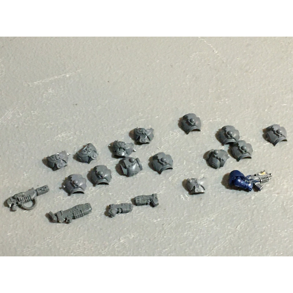 A23159 WARHAMMER 40K SPACE MARINES BITS LOT TORSOS SPECIALS GAMES WORKSHOP GW