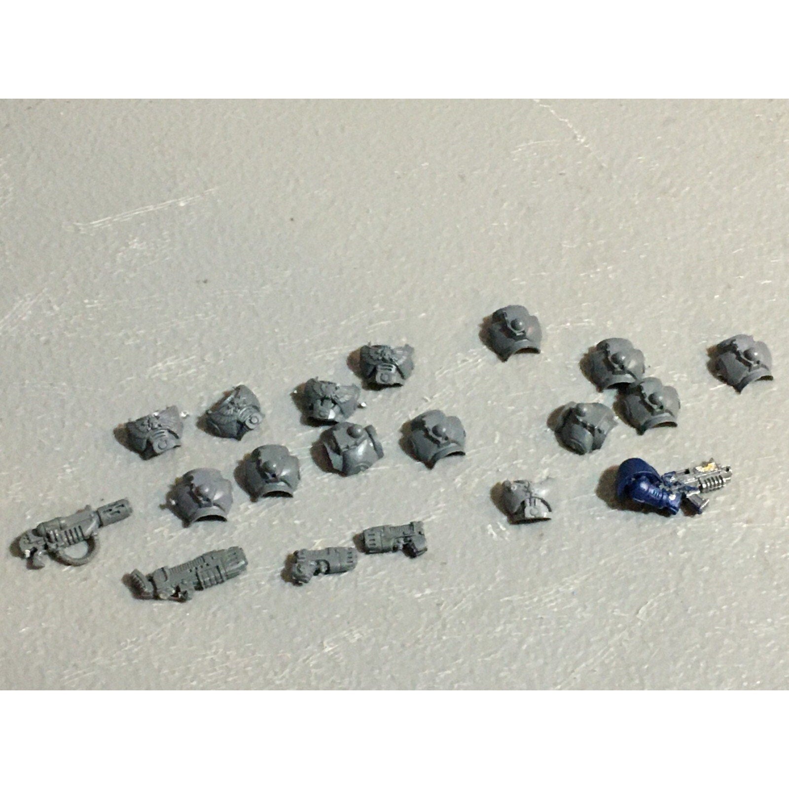 A23159 WARHAMMER 40K SPACE MARINES BITS LOT TORSOS SPECIALS GAMES WORKSHOP GW