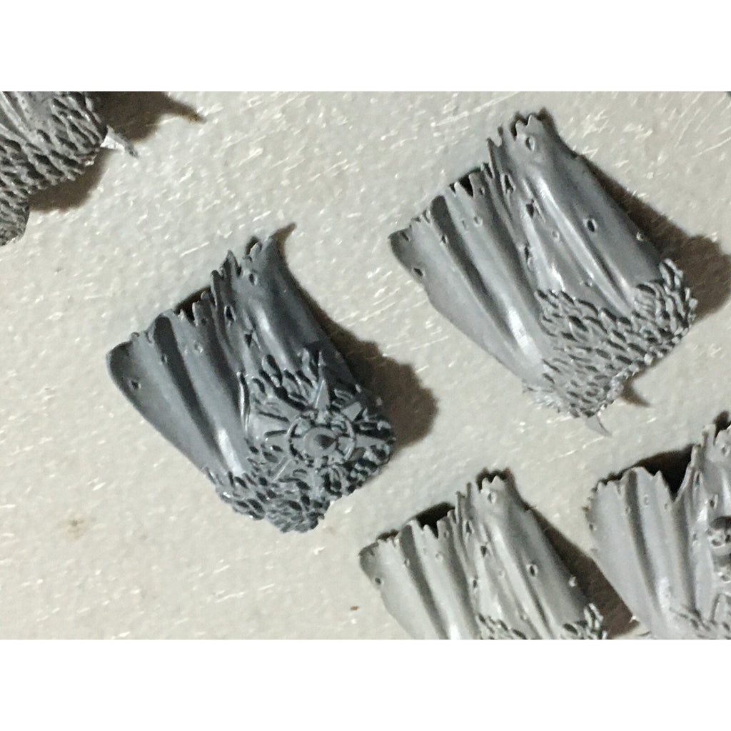 A22233 WARHAMMER FANTASY CHAOS MORTALS BITS LOT TORSO BACKS COMM GAMES WORKSHOP