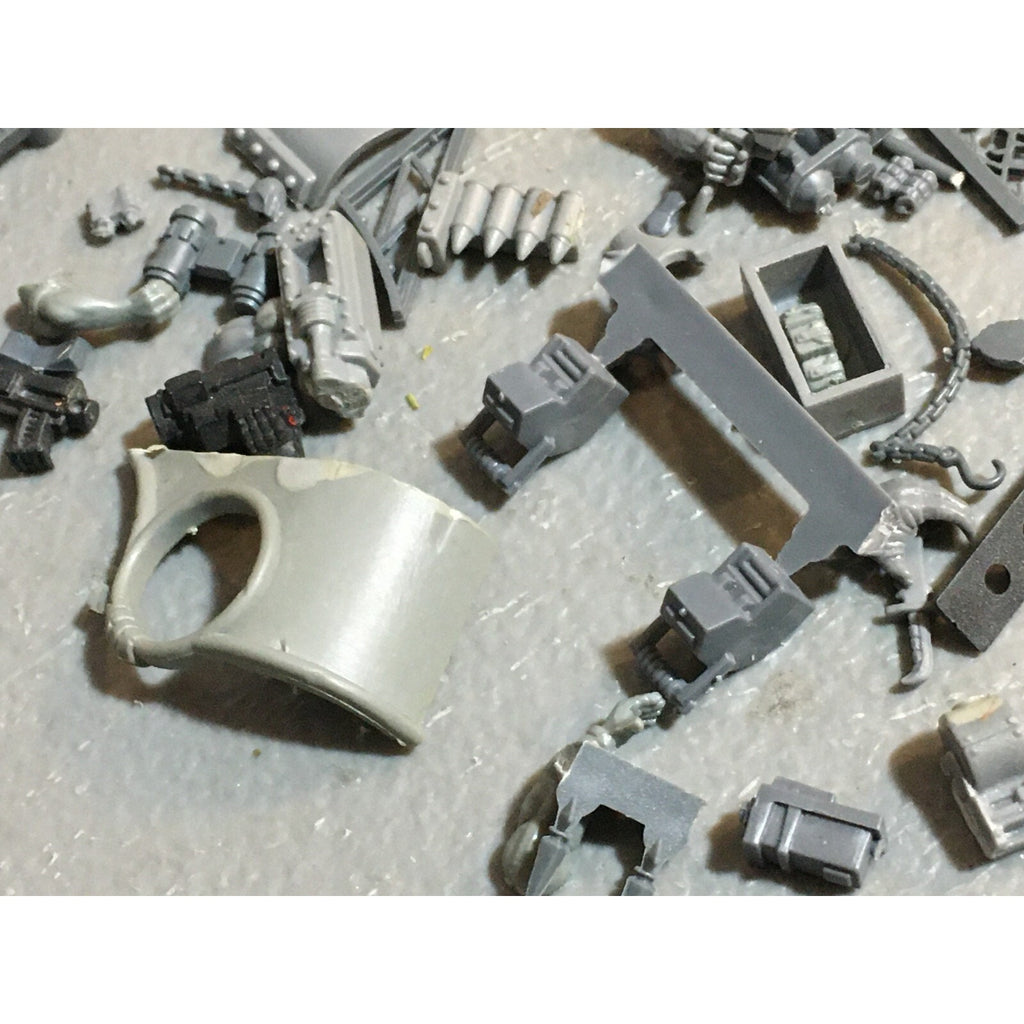 A23486 WARHAMMER 40K BITS LOT MIXED VEHICLE TANK WEAPON GAMES WORKSHOP GW