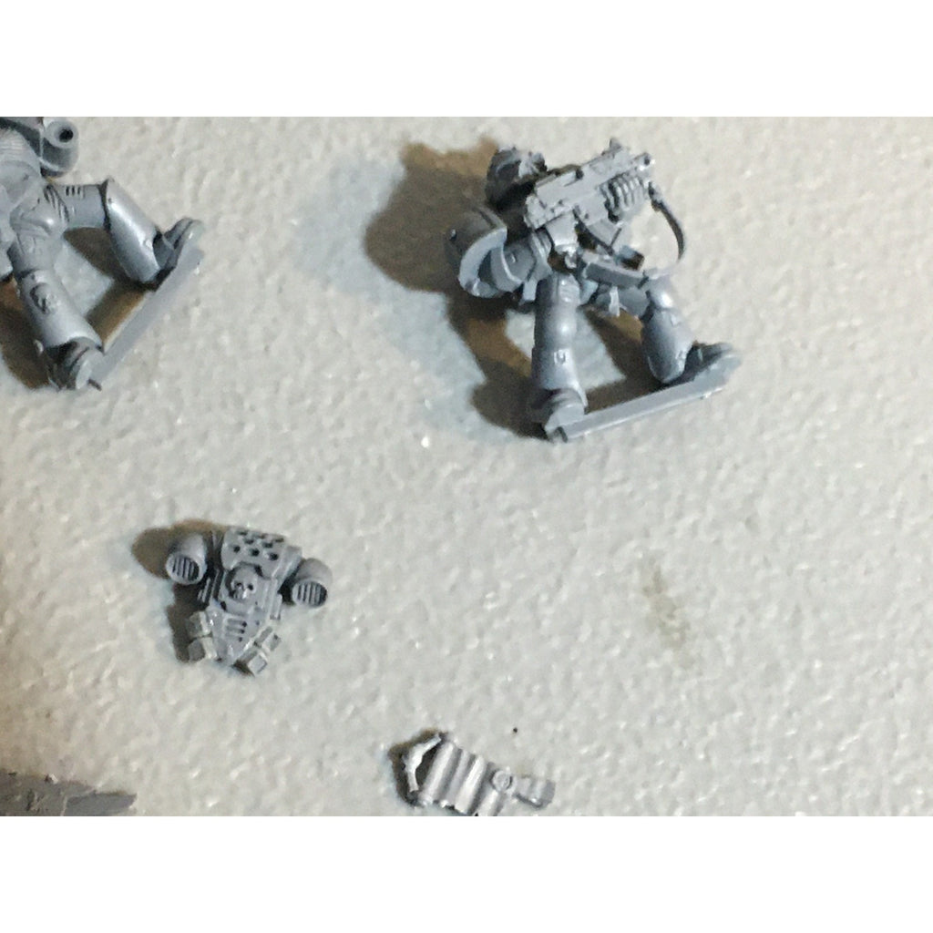 A31130 WARHAMMER 40K SPACE MARINES MIXED LOT INCOMPLETE & BITS + CHAOS