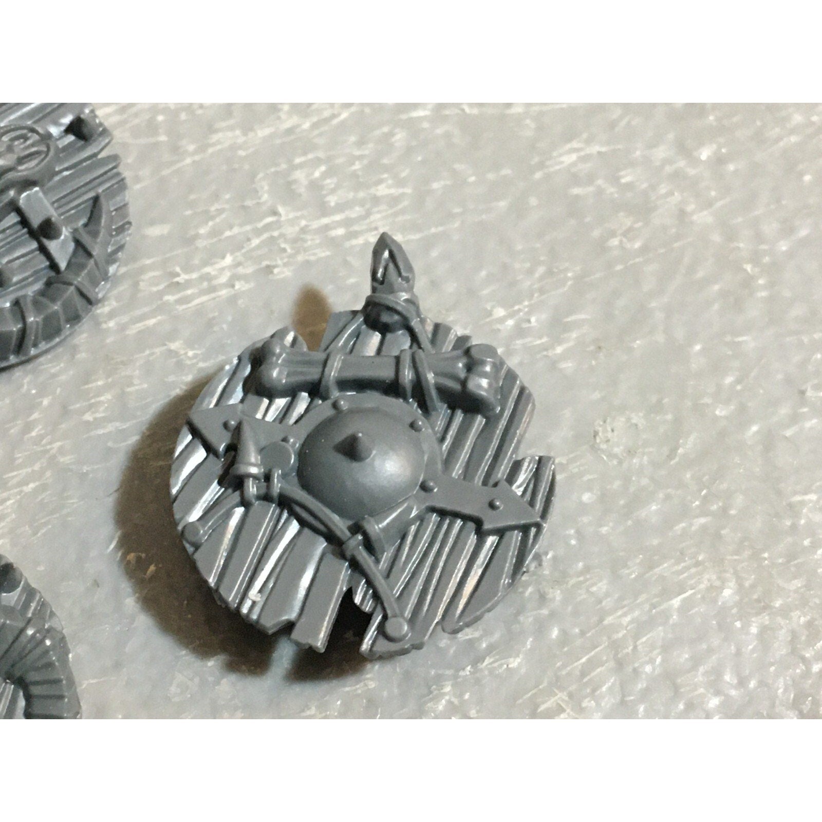 A23163 WARHAMMER FANTASY CHAOS BEASTMEN BITS LOT MINOTAUR SHIELDS GAMES WORKSHOP