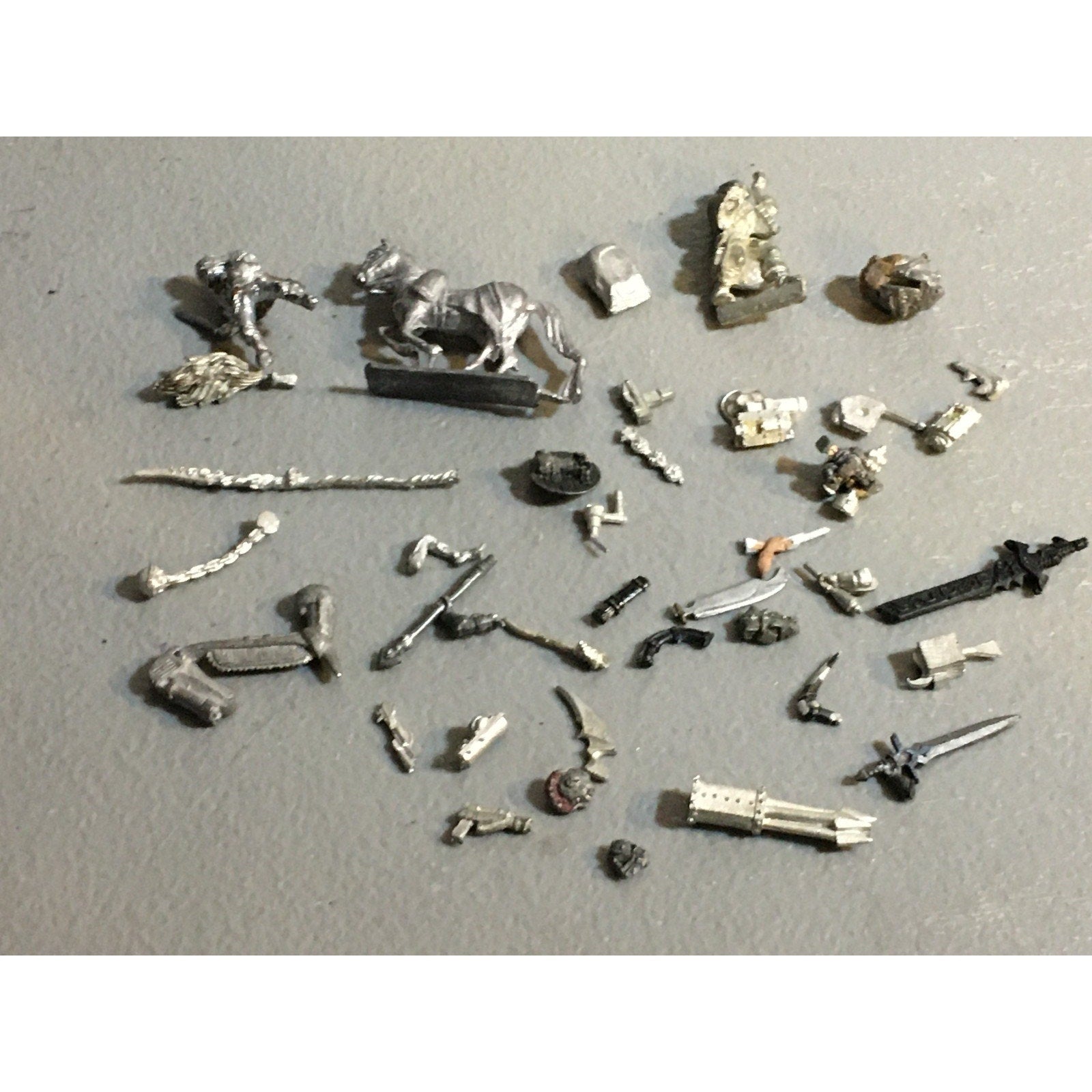 A32555 UNKNOWN MINIATURES ALL METAL BITS LOT FANTASY SCI-FI MIXED