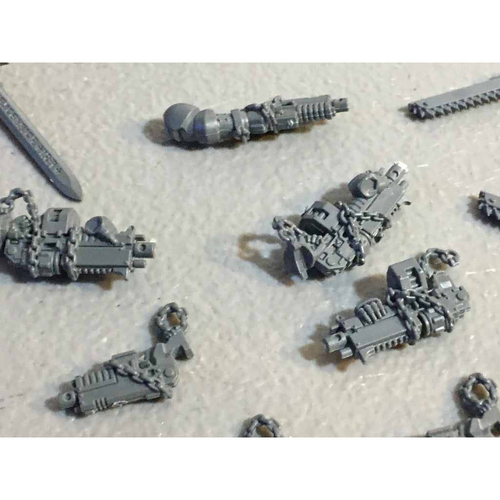 A29439 WARHAMMER 40K SPACE MARINES BLACK TEMPLARS BITS LOT ARMS BOLTER SWORD GW