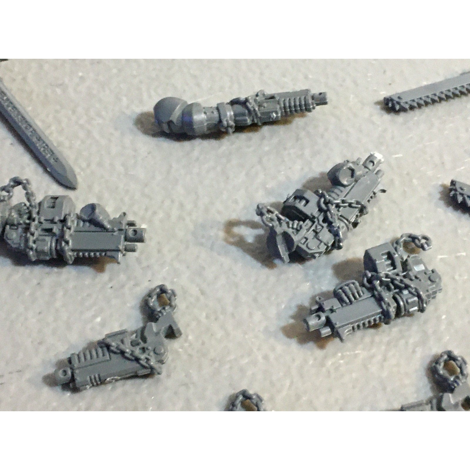 A29439 WARHAMMER 40K SPACE MARINES BLACK TEMPLARS BITS LOT ARMS BOLTER SWORD GW