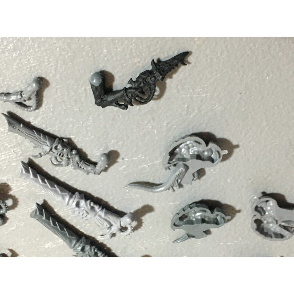 A22315 WARHAMMER 40K TYRANIDS BITS LOT MIXED GAMES WORKSHOP GW