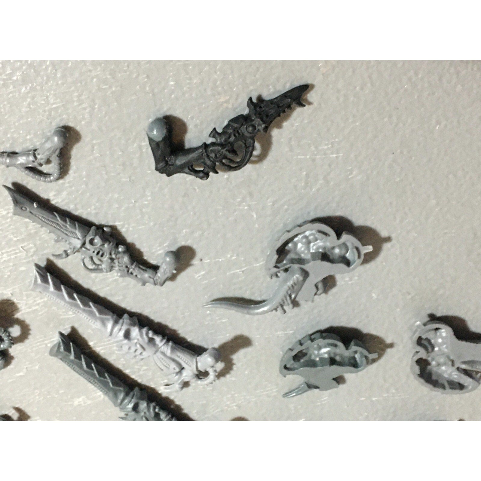 A22315 WARHAMMER 40K TYRANIDS BITS LOT MIXED GAMES WORKSHOP GW