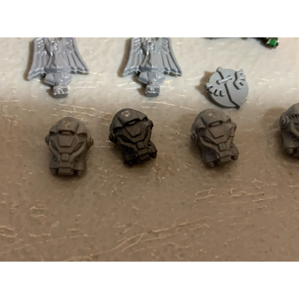 A23303 WARHAMMER 40K SPACE MARINES DARK ANGELS BITS LOT TERMINATOR HEADS 1 METAL