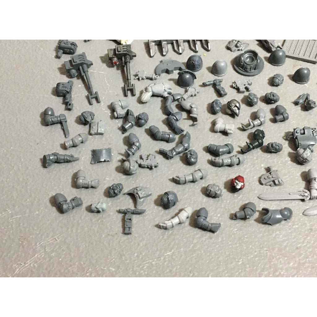A19802 WARHAMMER 40K SPACE MARINES BITS LOT ARMS VEHICLE