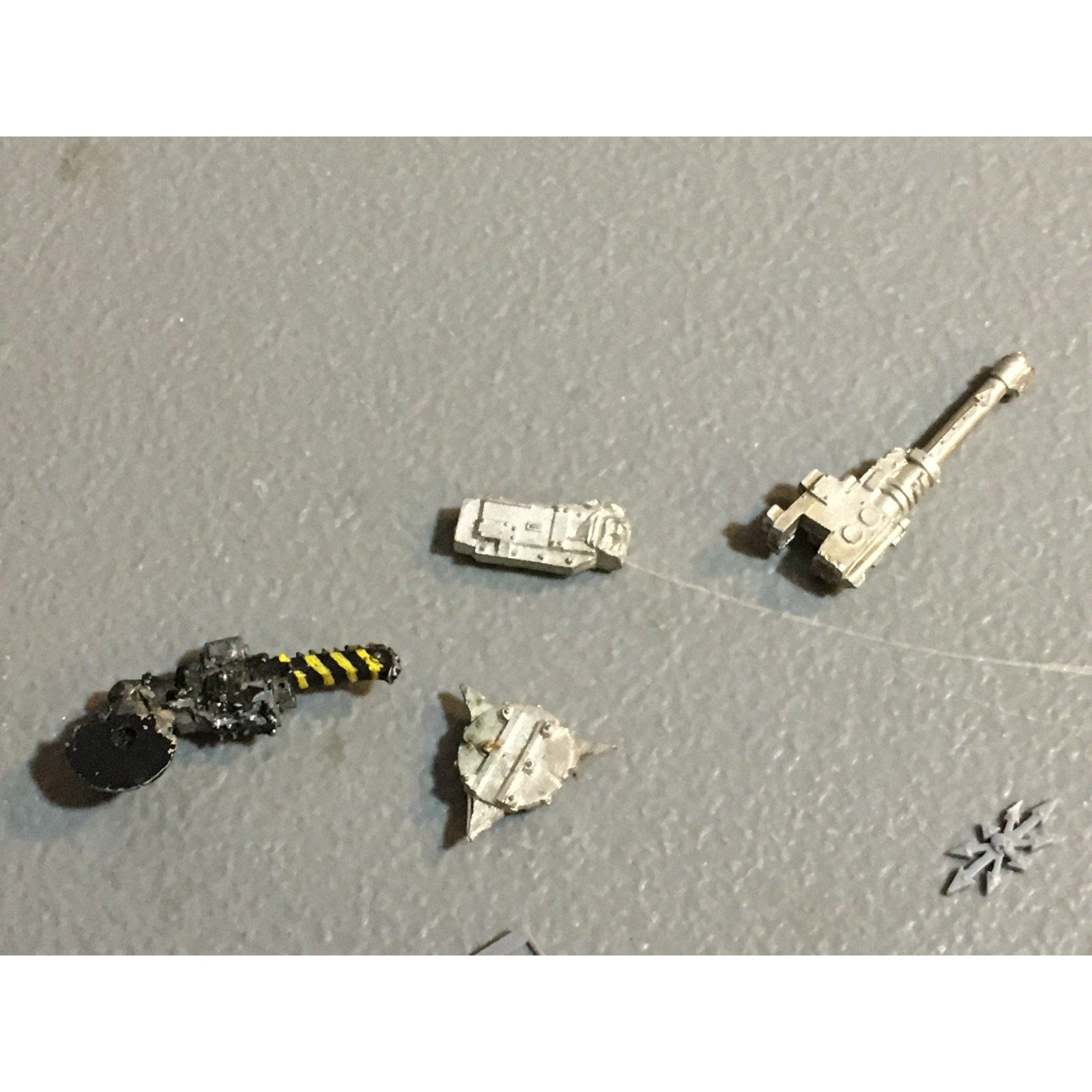 A25114 WARHAMMER 40K CHAOS SPACE MARINES BITS LOT TANK PLATE HOOK 4 BIT METAL GW