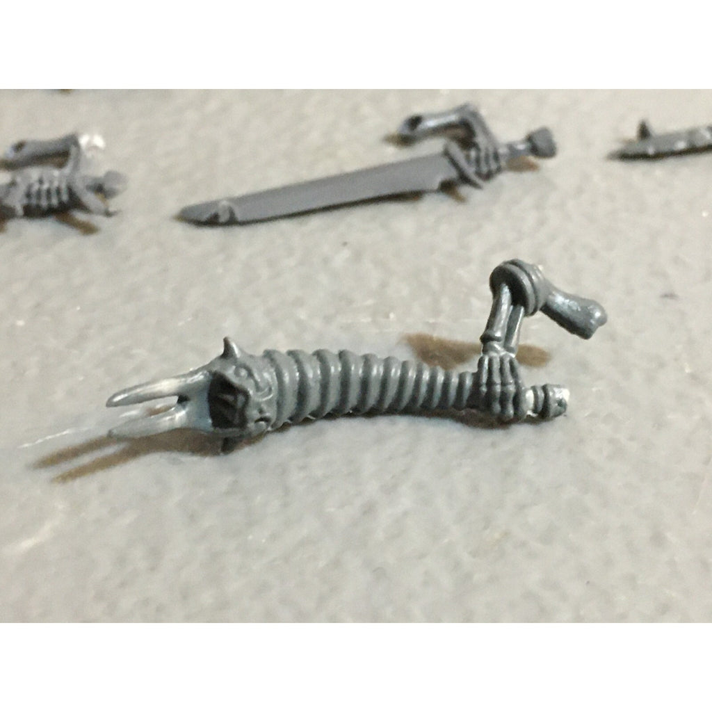 A23415 WARHAMMER FANTASY VAMPIRE COUNTS BITS LOT SKELETON WIGHT SWORD ARMS GW