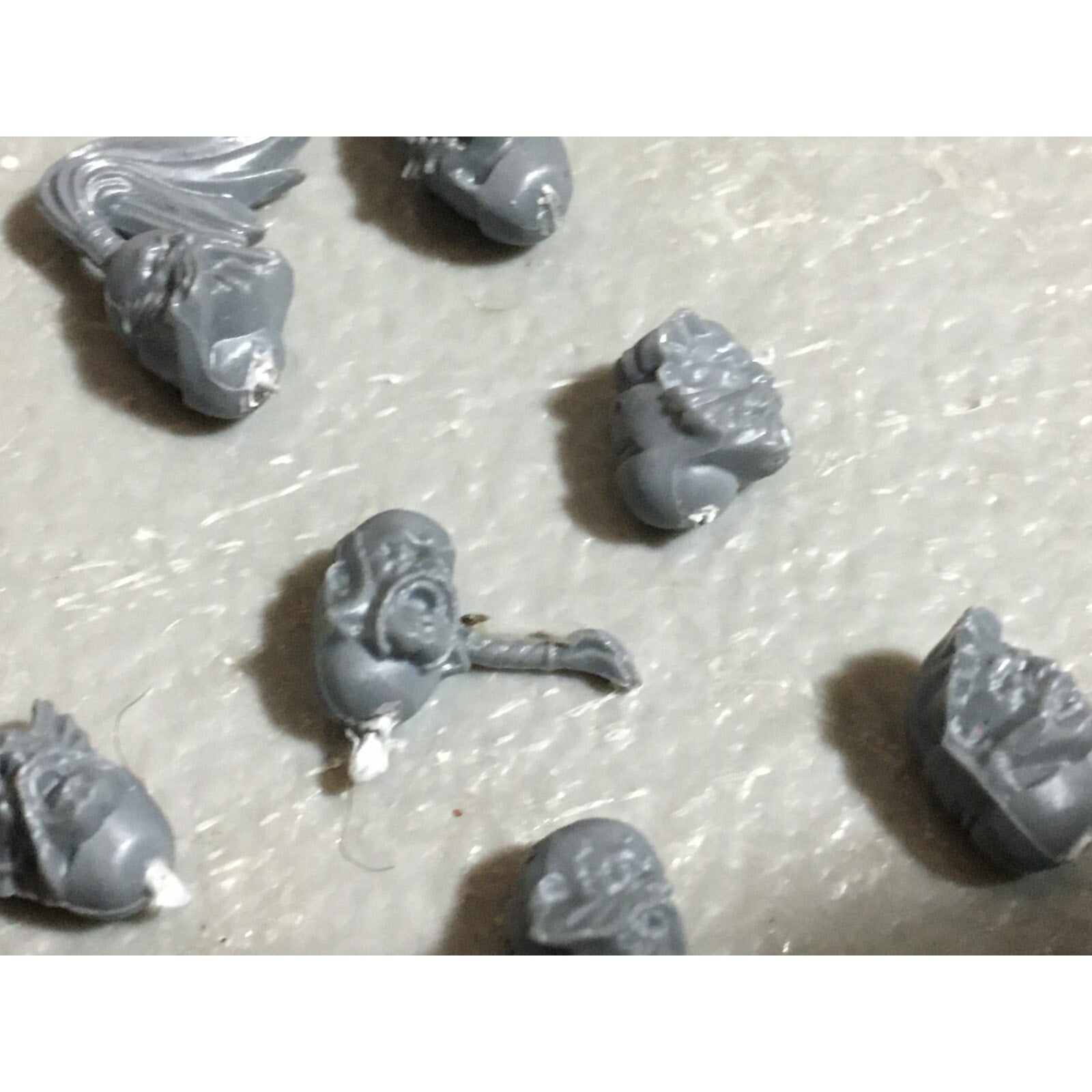 A22546 WARHAMMER 40K SPACE MARINES WOLVES BITS LOT HEADS GAMES WORKSHOP GW